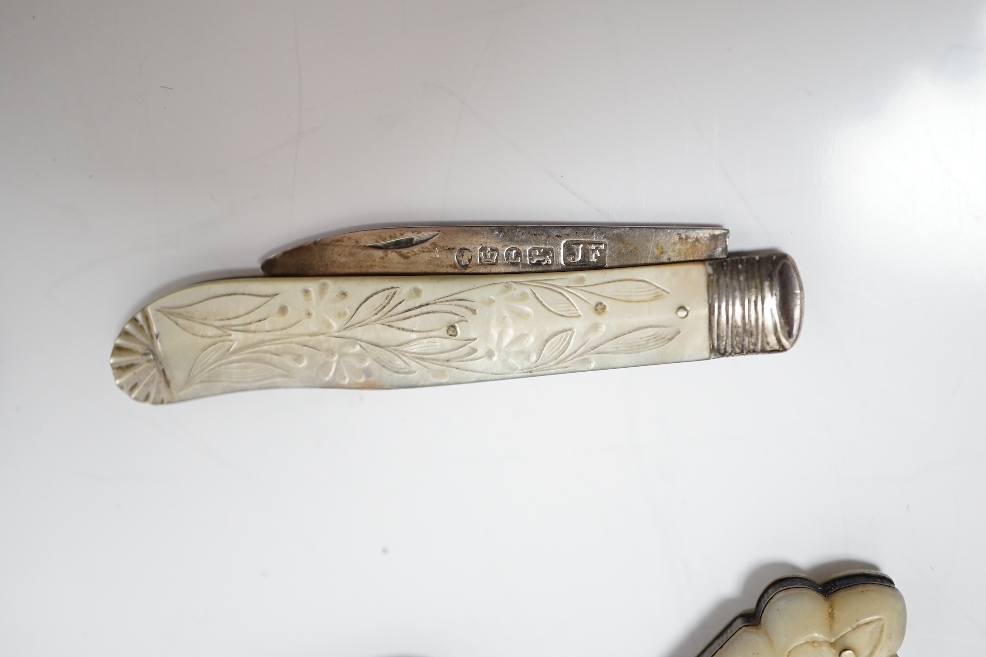 A collection of six assorted Victorian mother of pearl and silver bladed pocket fruit knives, a similar white metal fruit knife and a silver pin case. Condition - poor to fair